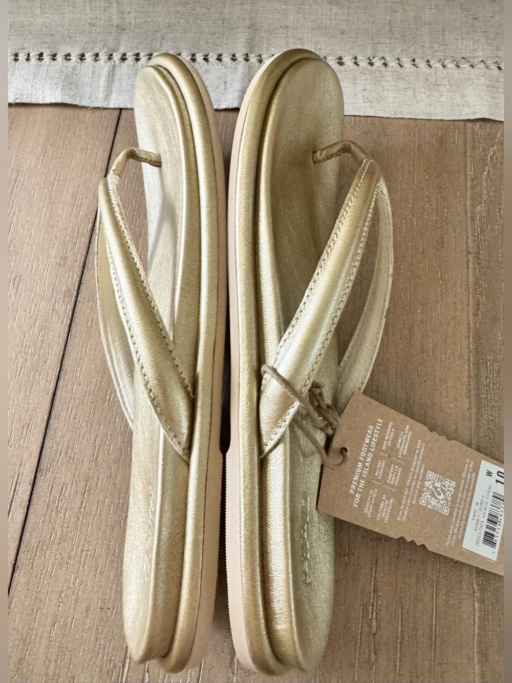OluKai Tiare Leather Slip-On Sandal, Bubbly Gold, NWT, Women’s Size 10 (EUR 40)
